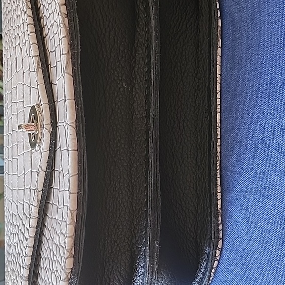 Ian James Handmade Leather Bag - Picture 8 of 8